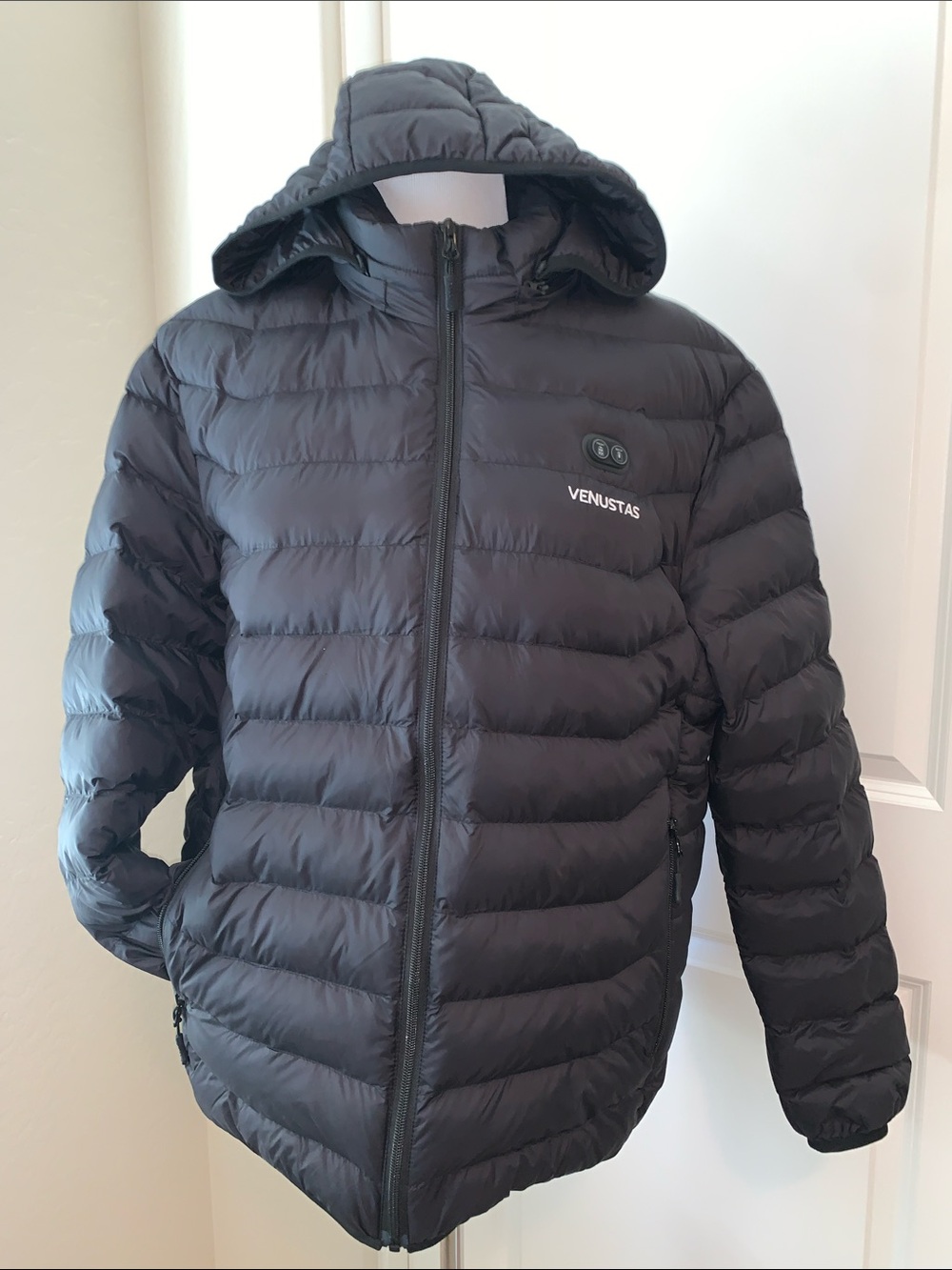 VENUSTAS BRAND NEW SIZE LARGE UNISEX DUEL CONTROL HEATED JACKET
